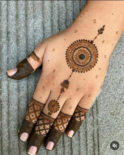 pakistani simple circle back hand mehndi design
