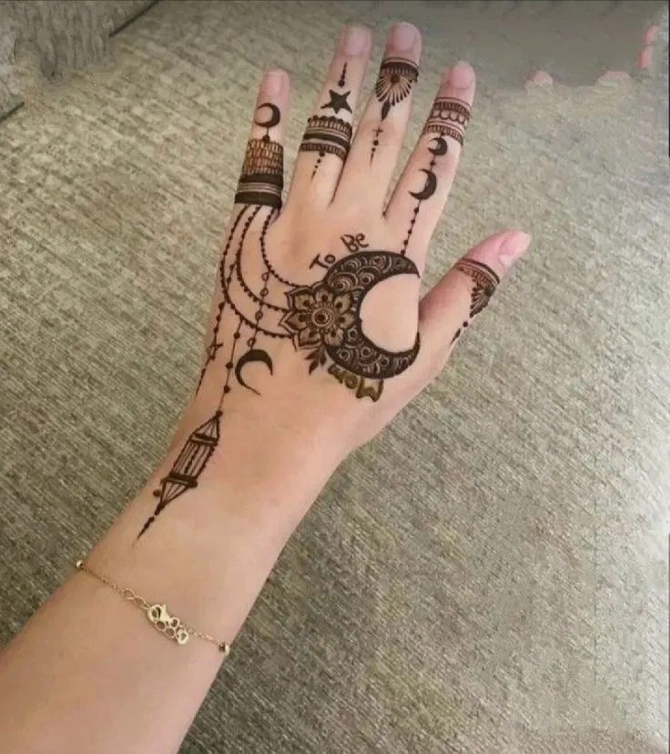 Simple Back Hand Mehndi Design with Moon for Eid (8)