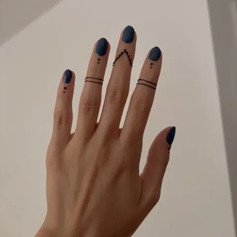 simple back hand mehndi design