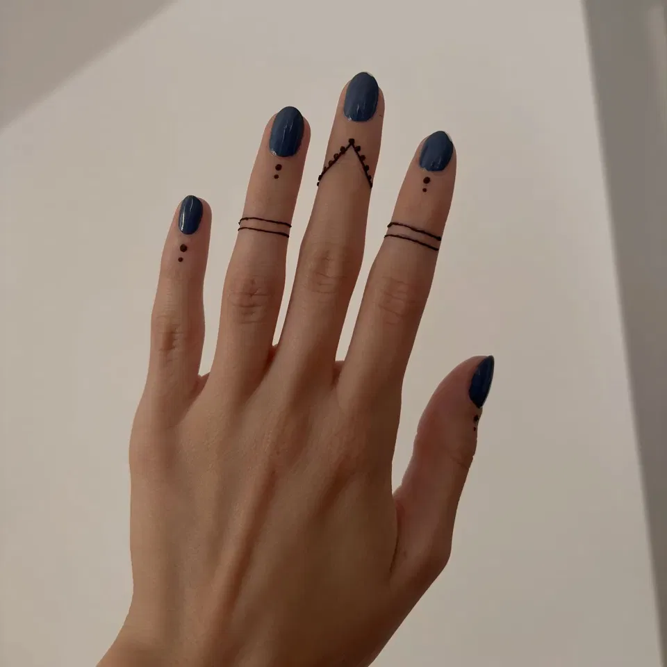 Simple Back Hand Mehndi Design (21)