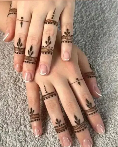 aesthetic minimal circle back hand mehndi design