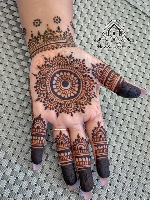 arabic bridal circle front hand mehndi design