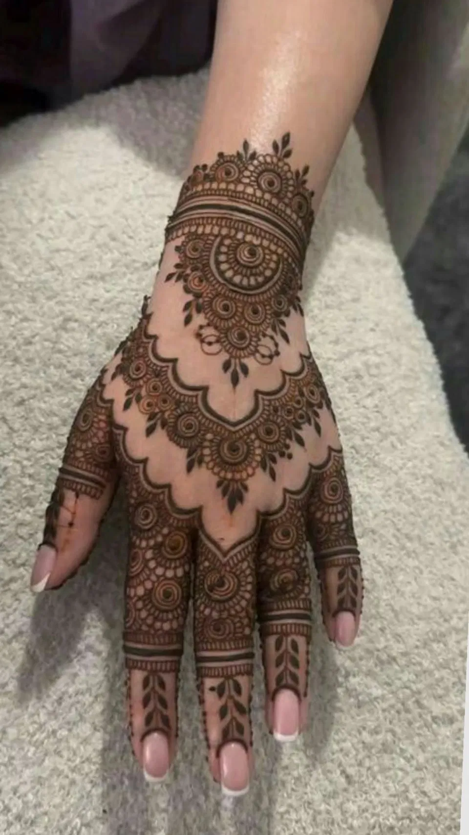 Simple Back Hand Mehndi Design (22)