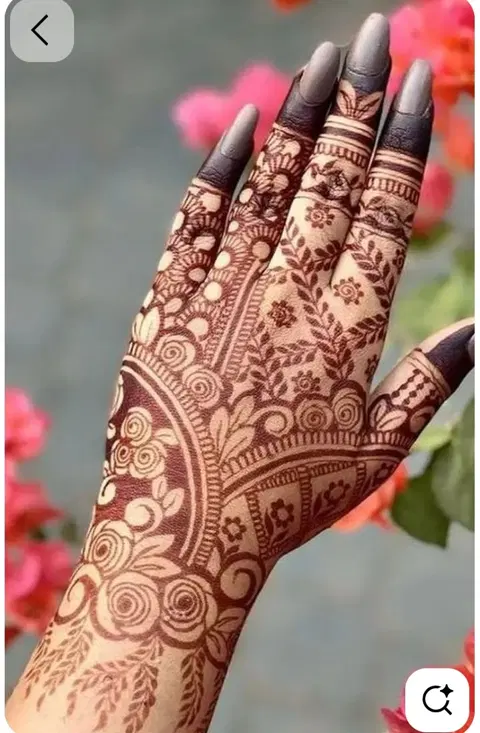 simple stylish circle front hand mehndi design