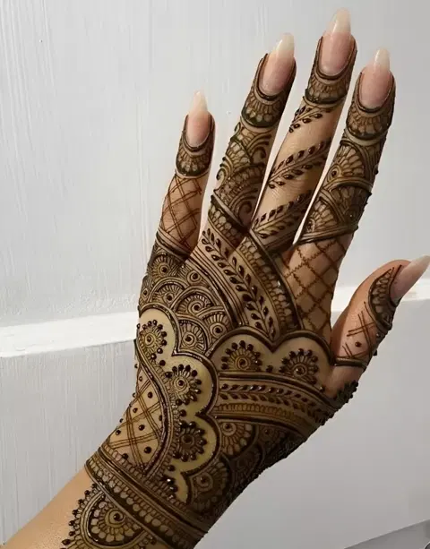 indian simple back hand mehndi design
