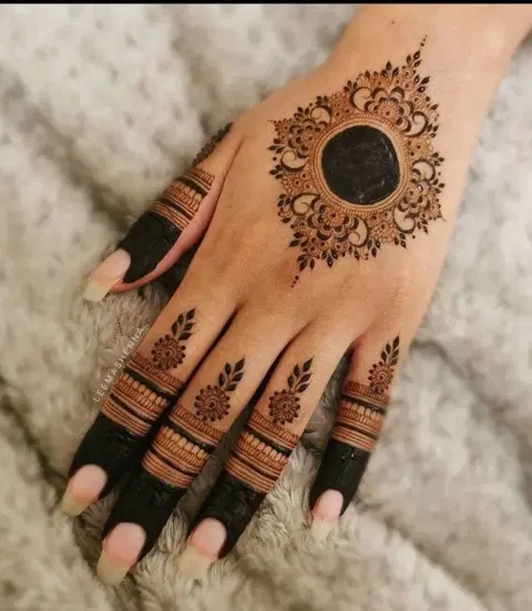 dubai simple circle back hand mehndi design