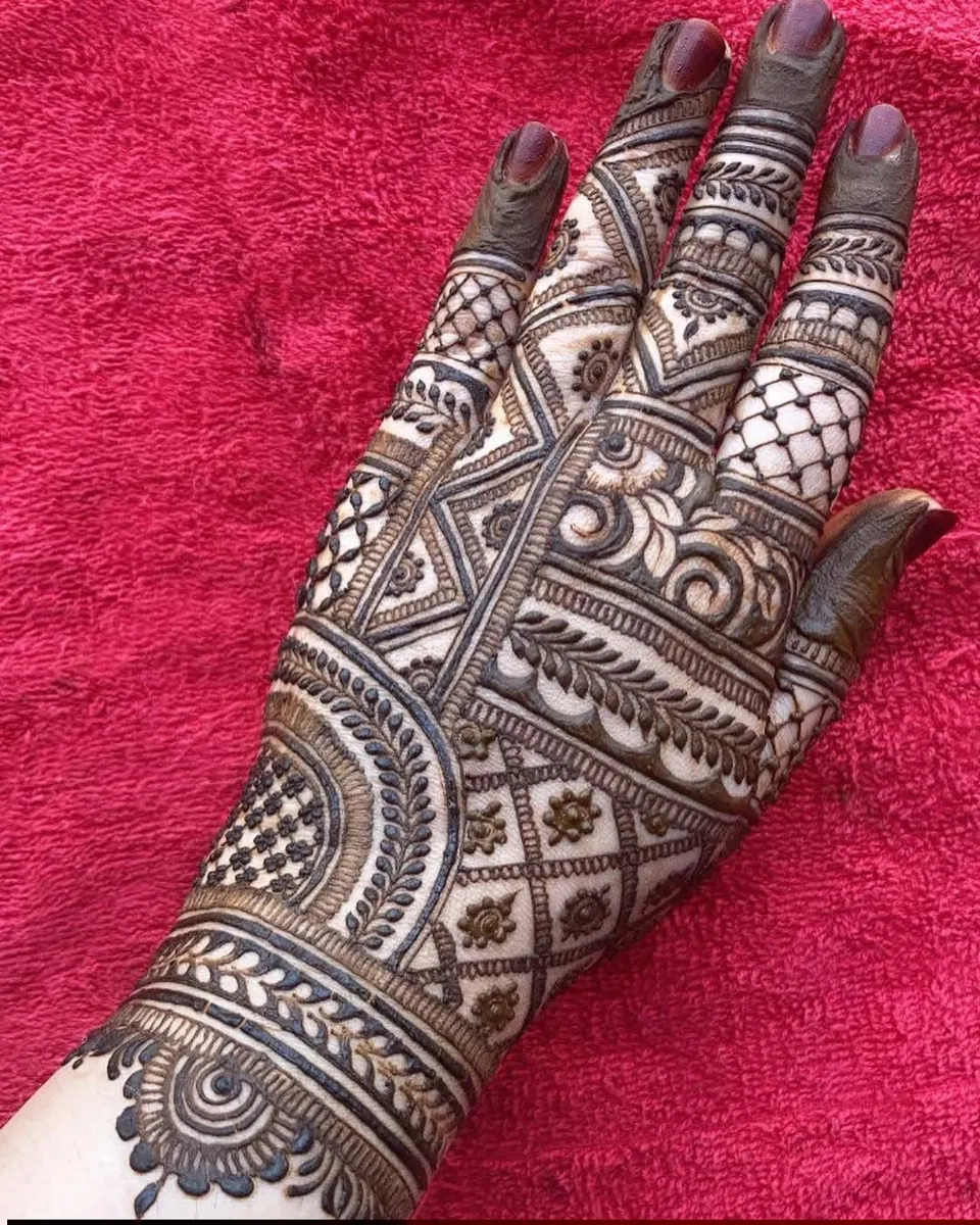 Bridal Stylish Back Hand Mehndi Design for Karwa Chauth (6)
