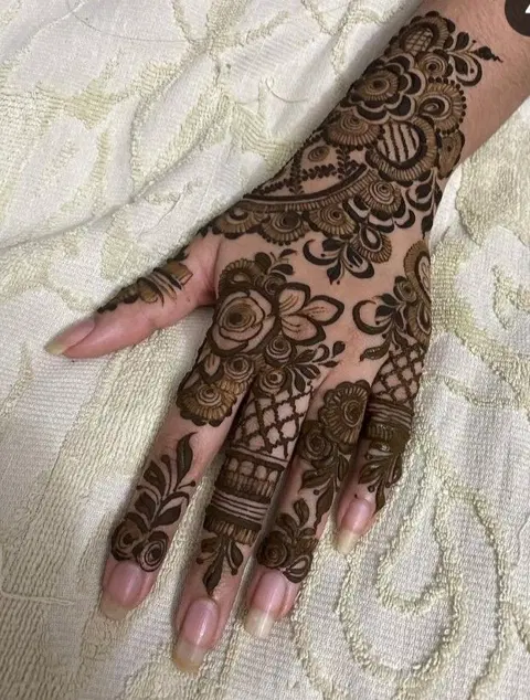 bridal simple circle back hand mehndi design
