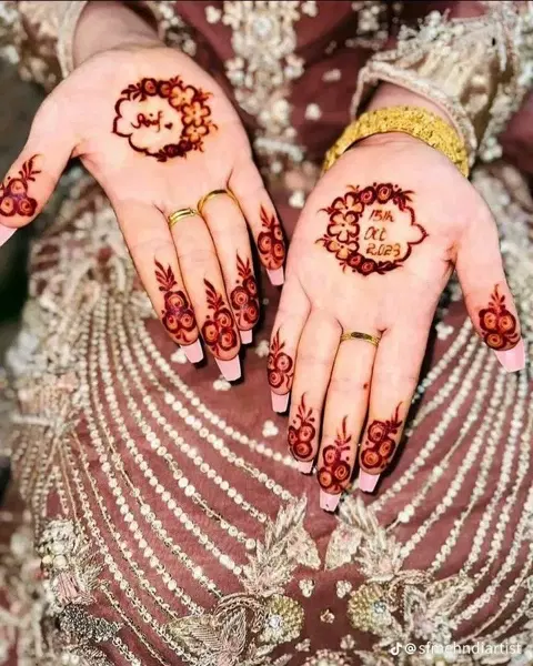 simple stylish figure mehndi design
