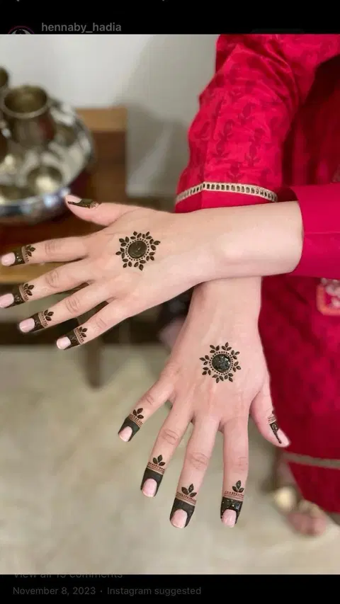 minimal simple circle finger mehndi design
