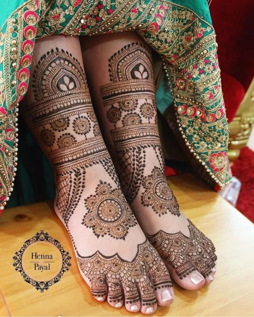 Bridal Indian Foot Mehndi Design with Figures (18)