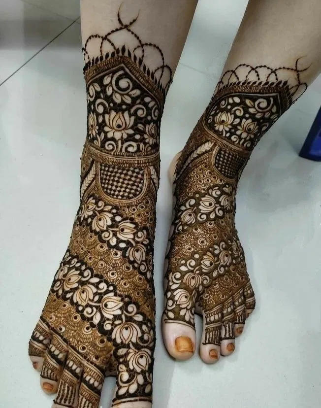 Bridal Indian Foot Mehndi Design (4)