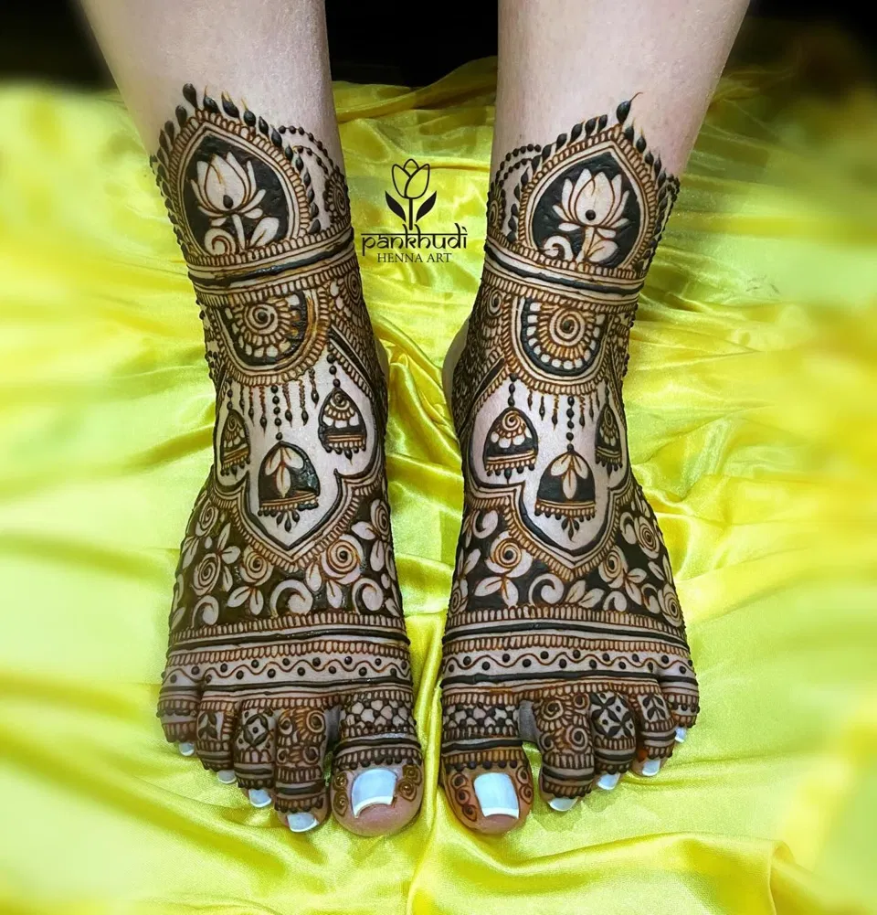 Bridal Indian Foot Mehndi Design with Figures, Hearts and Lotus (3)