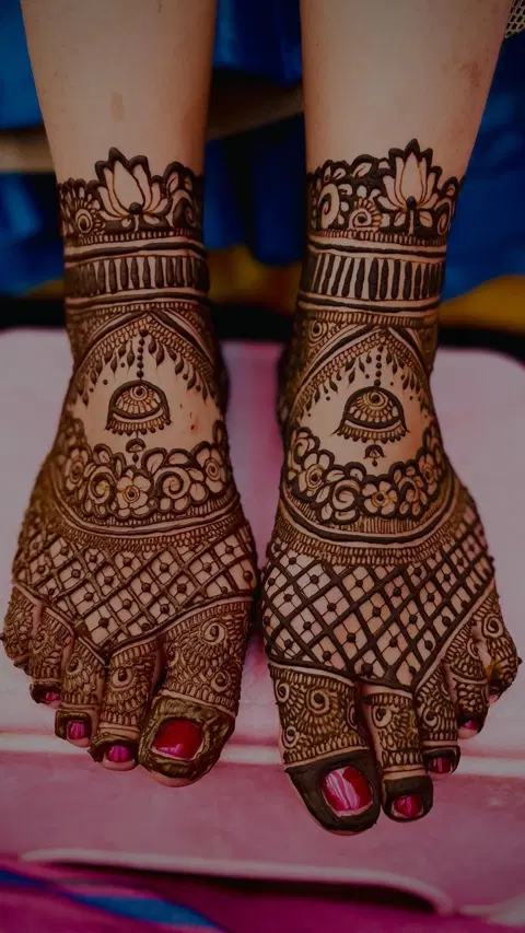 bridal indian figure foot mehndi design