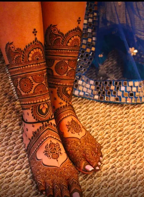 bridal indian moon back hand mehndi design