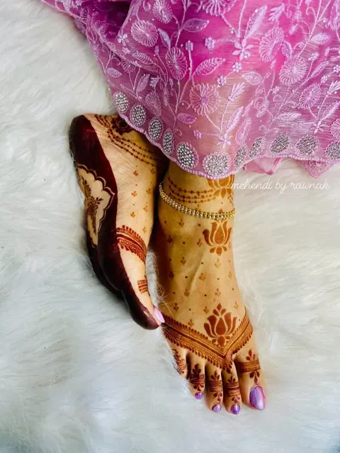 bridal indian circle foot mehndi design