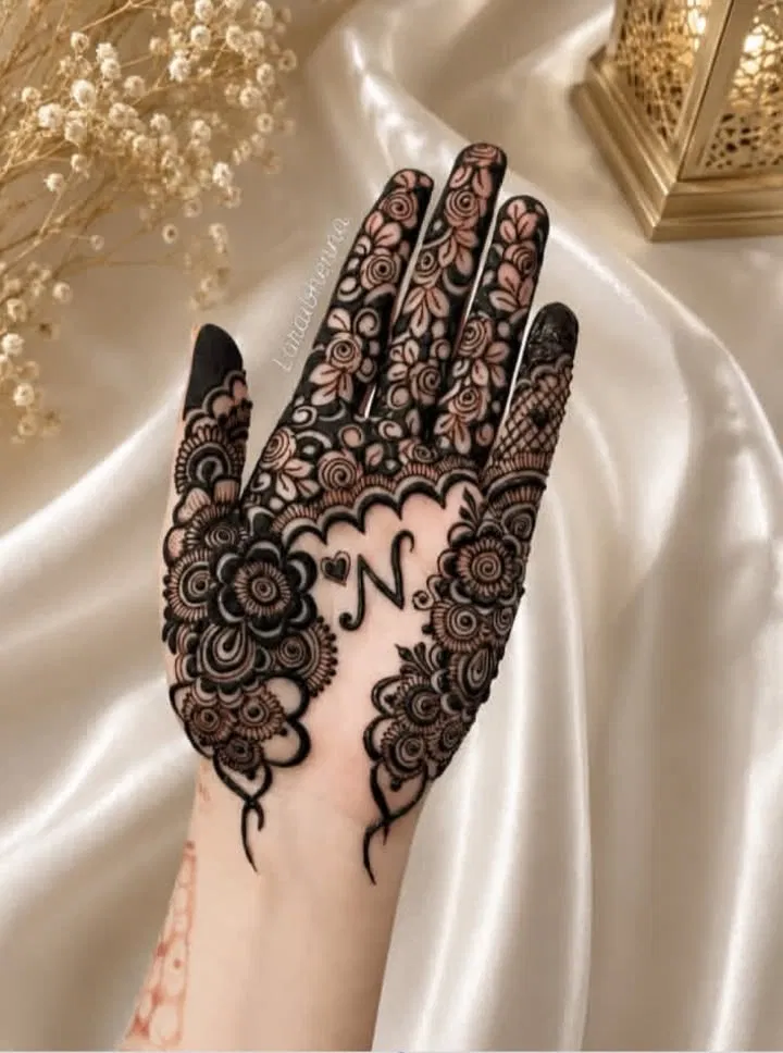 Arabic Simple Front Hand Mehndi Design with Gol Tikki, Flowers and Hidden Name for Engagement (7)