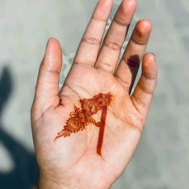 Bridal Simple Finger Mehndi Design with Gol Tikki and Hidden Name