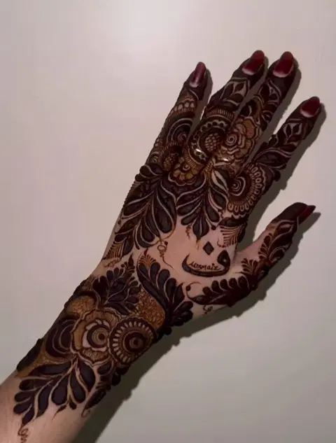 arabic dubai circle back hand mehndi design
