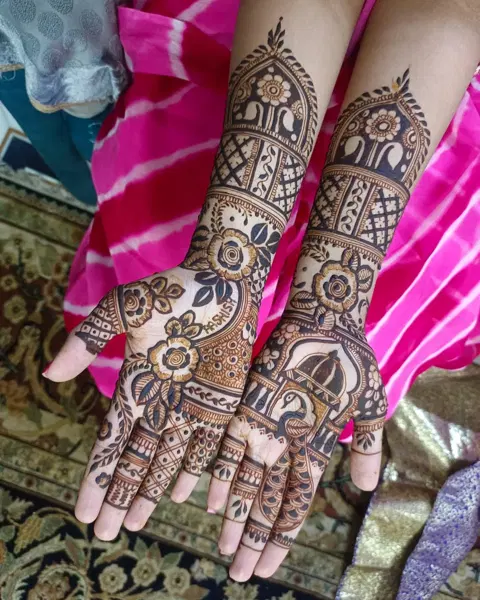 stylish figure back hand mehndi design