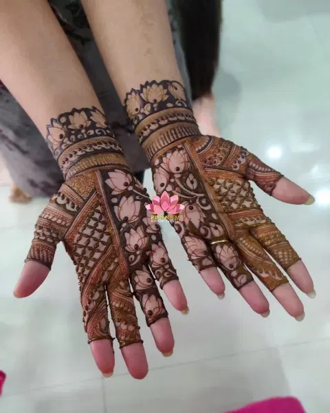 stylish lotus mehndi design