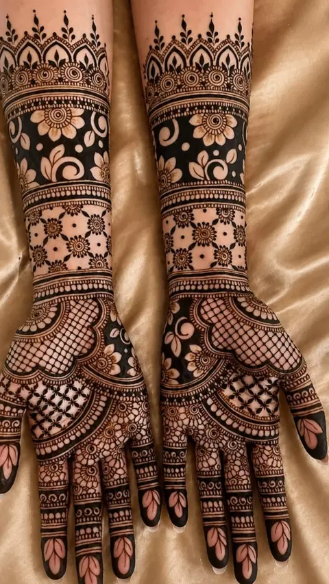 aesthetic bridal figure front hand mehndi design