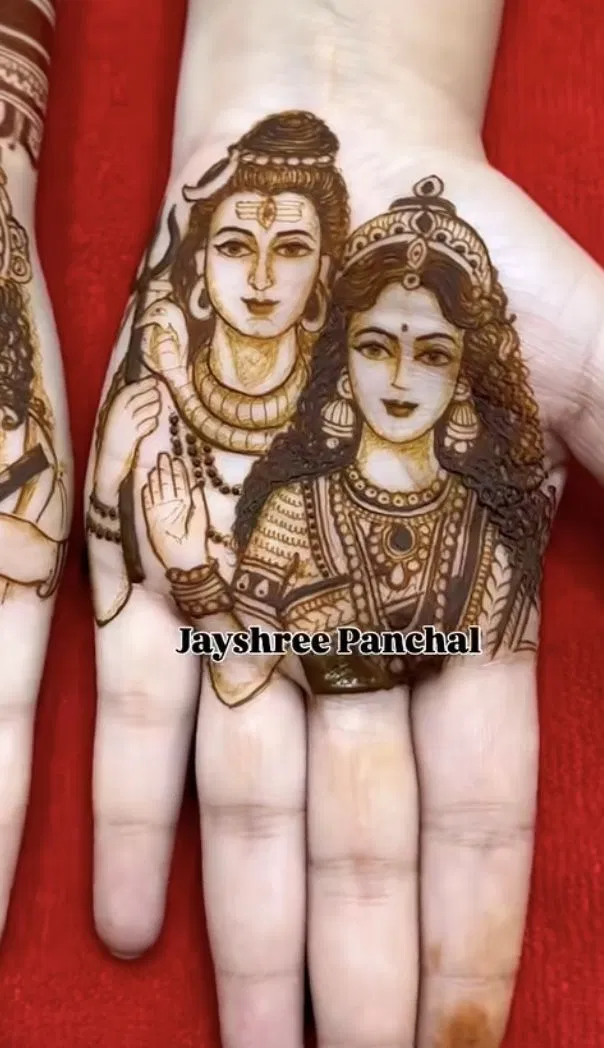 Bridal Stylish Mehndi Design with Gol Tikki and Deity