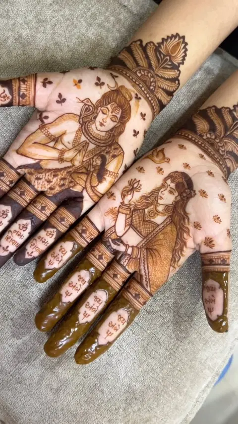 deity front hand mehndi design