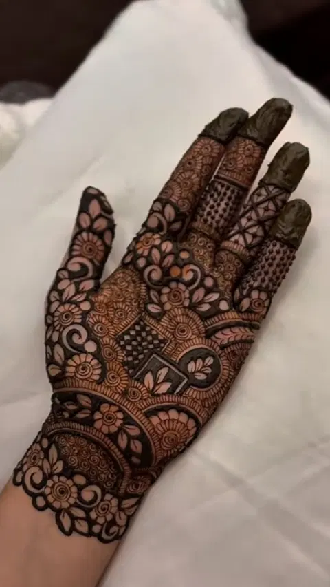 bridal dubai circle arm mehndi design