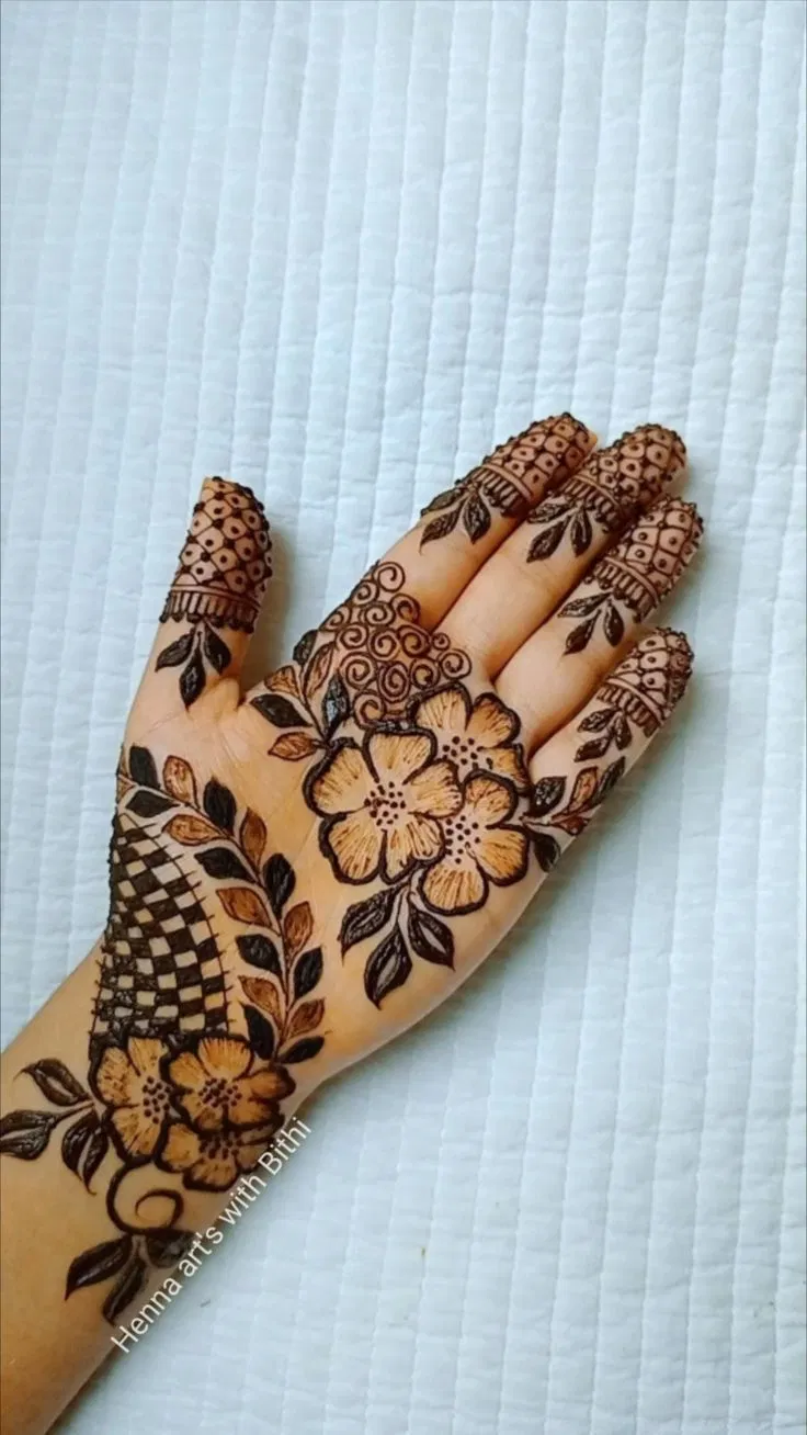 Simple Stylish Front Hand Mehndi Design with Flowers (2)