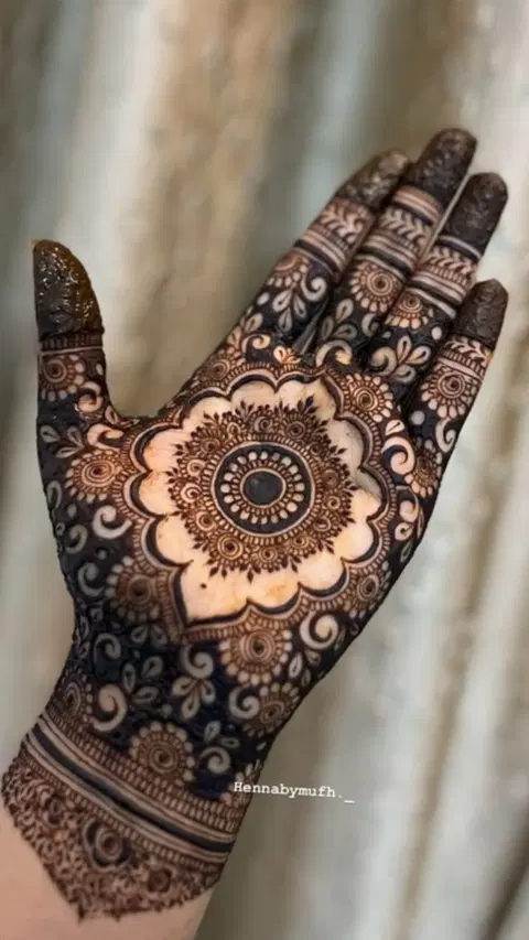 bridal stylish circle finger mehndi design