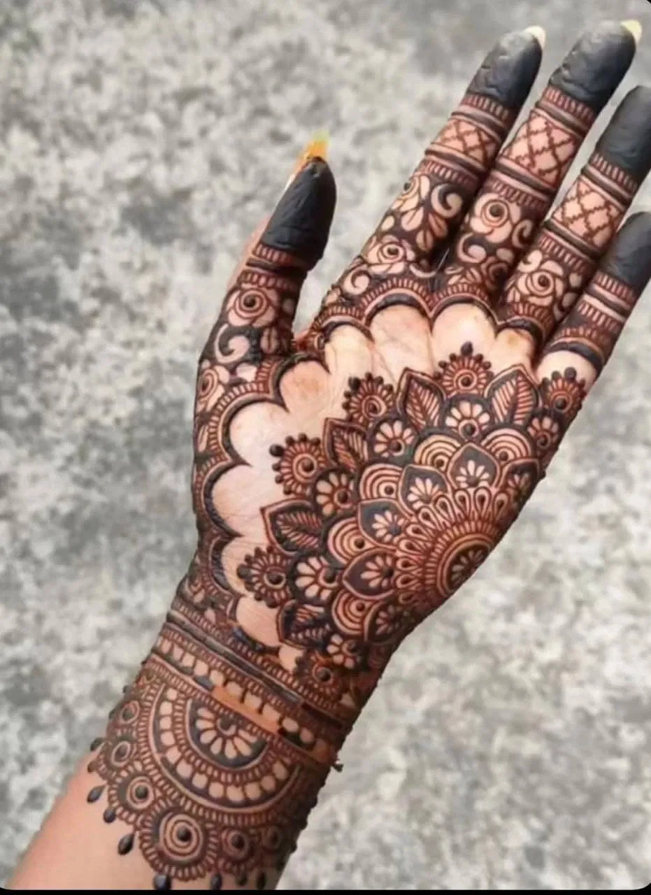 Aesthetic Arabic Front Hand Mehndi Design for Diwali (2)