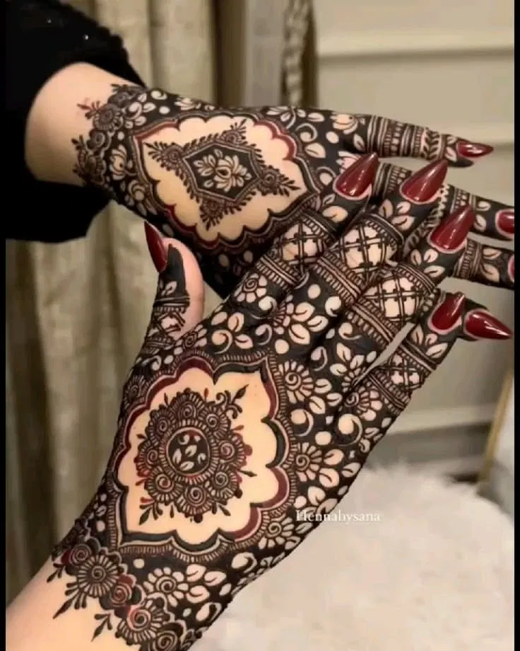 Aesthetic Dubai Back Hand Mehndi Design with Flowers (7)