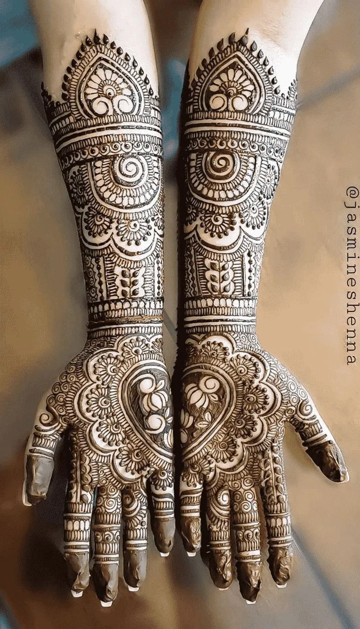 Bridal Indian Front Hand Mehndi Design with Figures for Engagement (3)