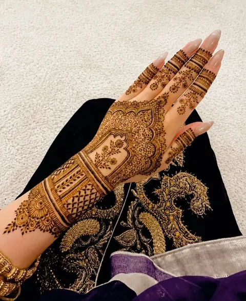 aesthetic bridal back hand mehndi design
