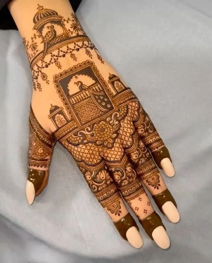 Aesthetic Bridal Finger Mehndi Design with Gol Tikki and Figures for Engagement (3)