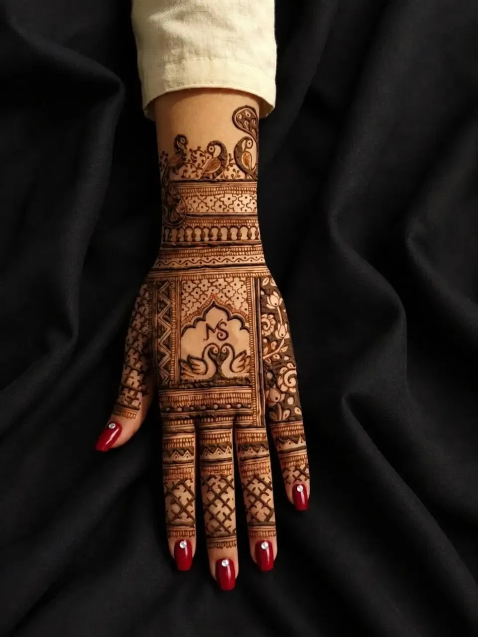 Aesthetic Bridal Full Hand Mehndi Design (2)