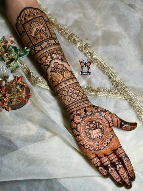 aesthetic bridal figure full hand mehndi design