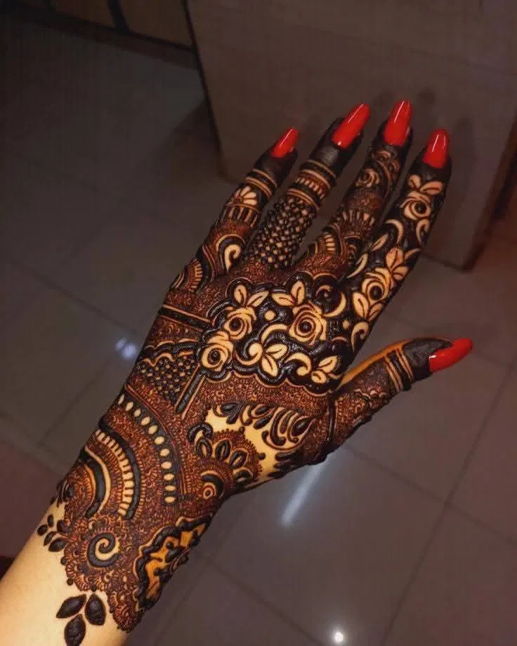 Aesthetic Bridal Back Hand Mehndi Design for Eid (7)