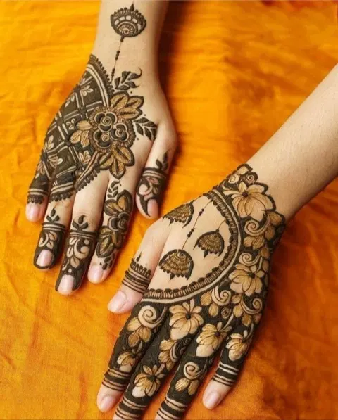 aesthetic arabic circle back hand mehndi design