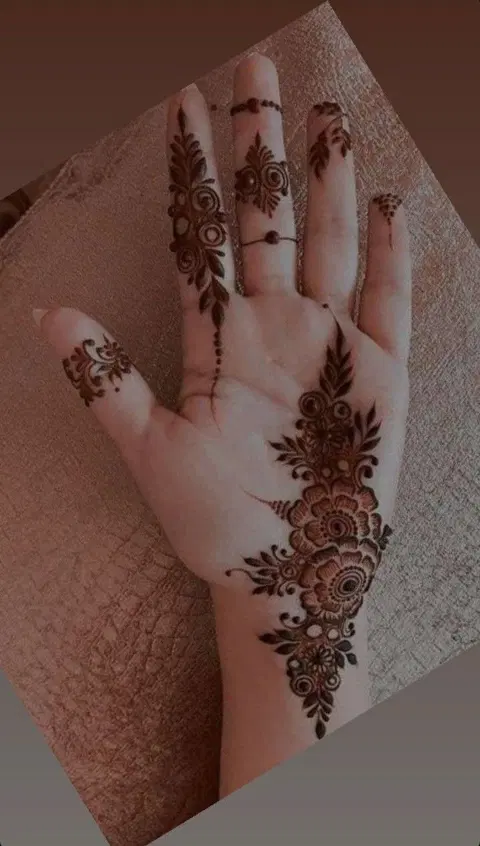 aesthetic arabic bel finger mehndi design