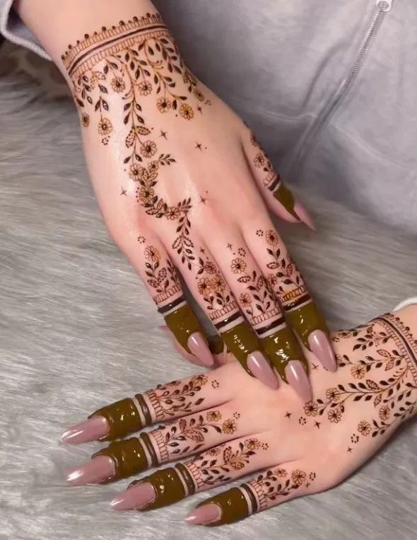 Aesthetic Simple Finger Mehndi Design with Gol Tikki (3)
