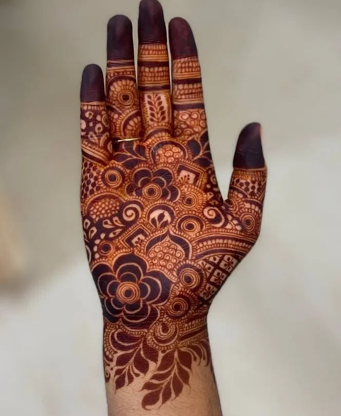 Aesthetic Bridal Front Hand Mehndi Design with Flowers (2)