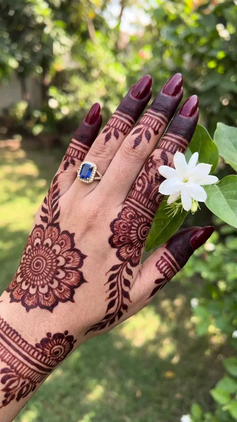 simple flower mehndi design