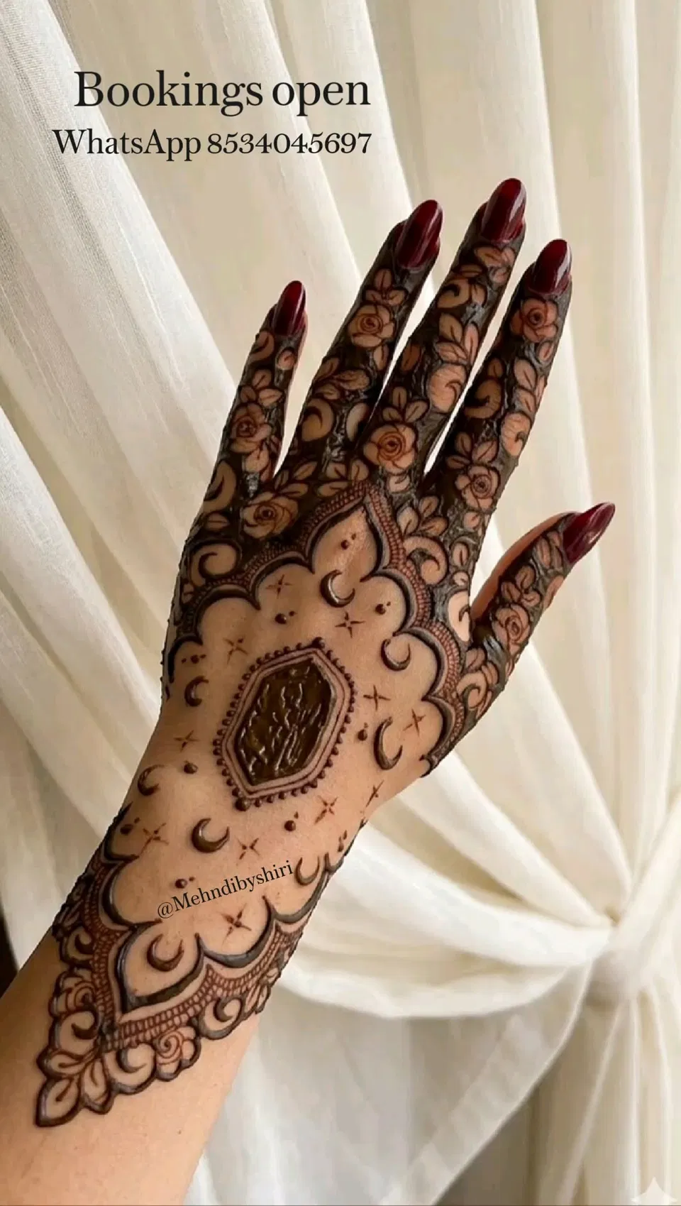 Simple Back Hand Mehndi Design with Flowers for Eid