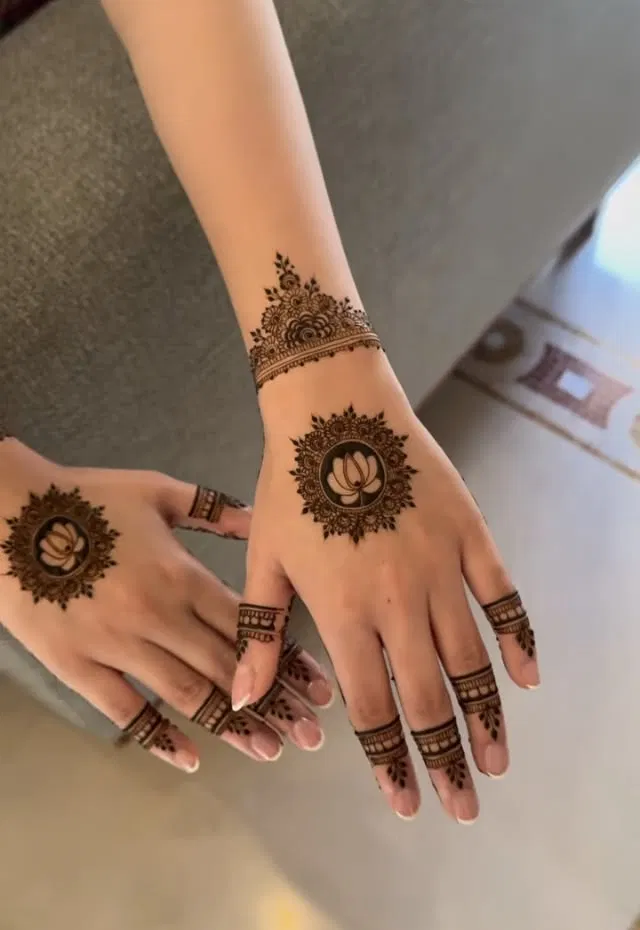 Simple Stylish Front Hand Mehndi Design with Gol Tikki and Lotus for Eid