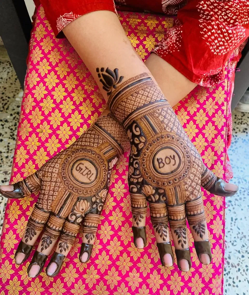 Stylish Back Hand Mehndi Design with Gol Tikki and Figures for Baby Shower (2)