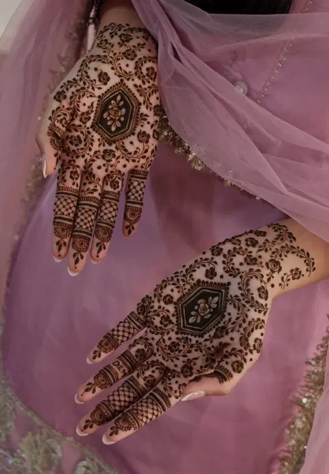 aesthetic bridal name back hand mehndi design