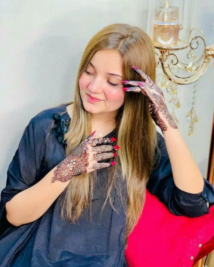 Back Hand Mehndi Design for Engagement