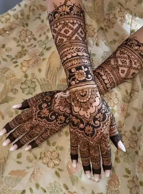 aesthetic arabic circle arm mehndi design